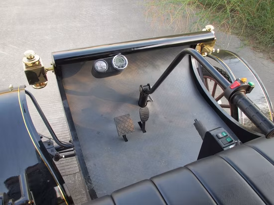 Antica golf car vecchio stile, speciale veicolo turistico in vendita
